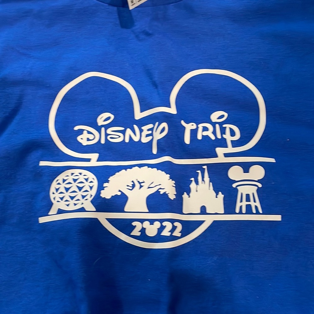 Kids medium Disney 2022 shirt